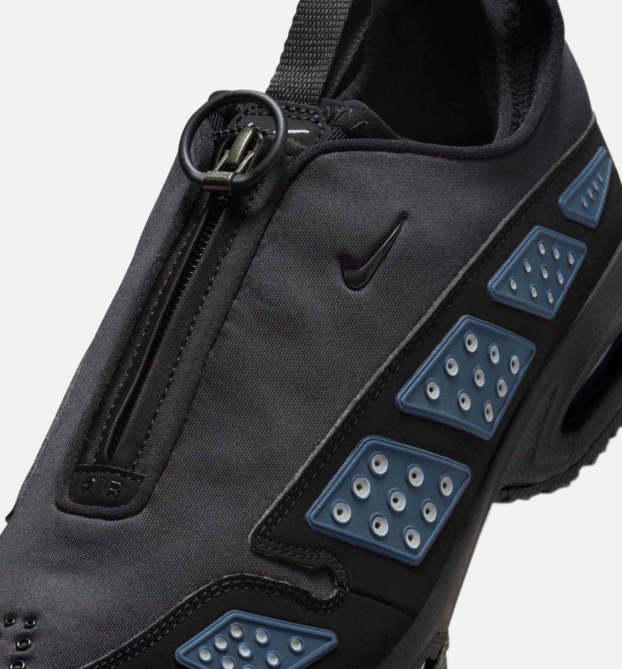 Air Max SNDR Womens Lifestyle Shoe - Black/Silver